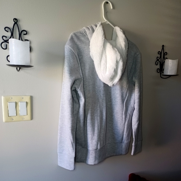 La Vie En Rose Faux Sherpa Hoodie - Picture 8 of 12